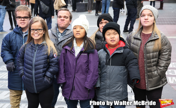 Photo Coverage: The Cast Of 7 LITTLE JOHNSTONS Film Their Visit To Times Square Image
