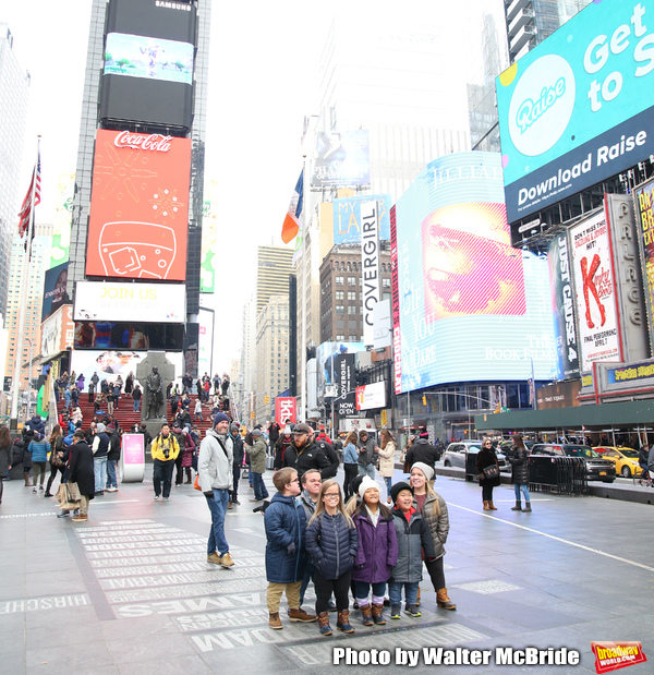 Photo Coverage: The Cast Of 7 LITTLE JOHNSTONS Film Their Visit To Times Square Image