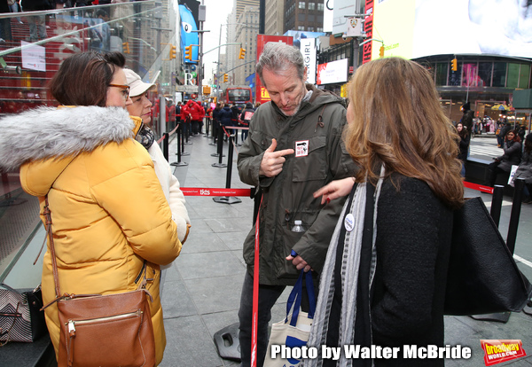  Stephen Bogardus and Andrea Burns
with theatergoers Photo
