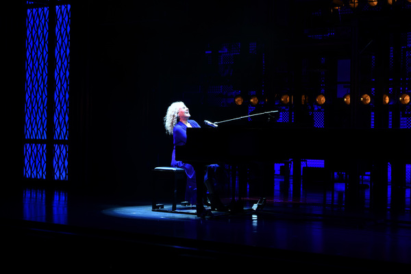 Photo Flash: Carole King Surprises the Cast of BEAUTIFUL With a Performance and Curtain Call Image