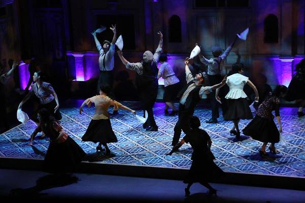 Photo Flash: EVITA Comes to Riverside Theatre Image