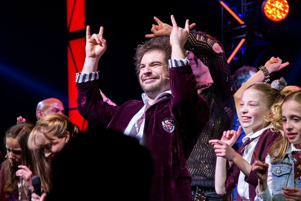 Photo Coverage: The Cast of SCHOOL OF ROCK Takes its Closing Night Curtain Call Image