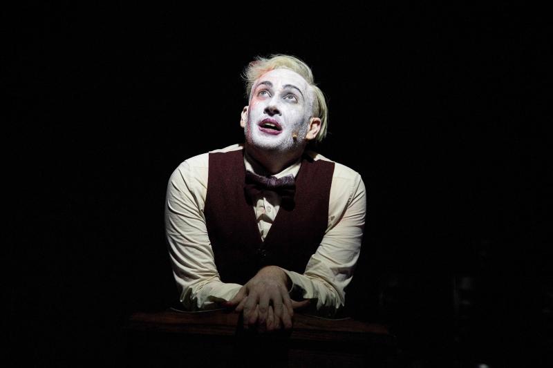 Review: Dark And Twisty, HERRINGBONE: A VAUDEVILLIAN GHOST STORY Is An Artfully Expressed One Man Show Image