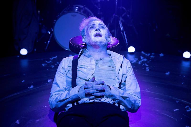 Review: Dark And Twisty, HERRINGBONE: A VAUDEVILLIAN GHOST STORY Is An Artfully Expressed One Man Show Image