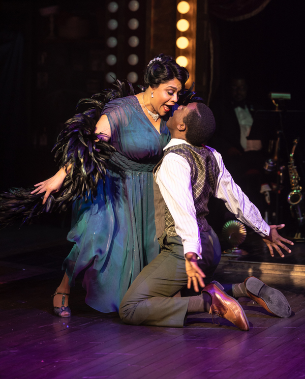 Photo Flash: First Look At AIN'T MISBEHAVIN' At Signature Theatre Image
