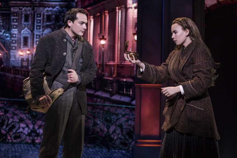 Wake Up With BWW 1/31: Tony Yazbeck in THE SCARLET PIMPERNEL, and More! Image