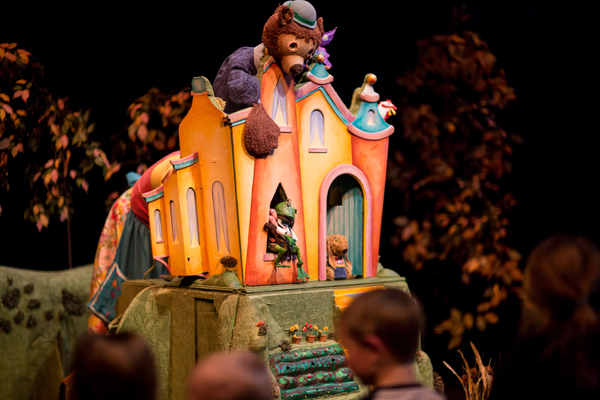 Photo Flash: Children's Theatre Company's Presents THE BIGGEST LITTLE HOUSE IN THE FOREST Image