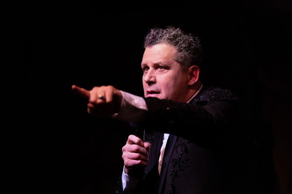 Photo Flash: Isaac Mizrahi Performs at Cafe Carlyle 