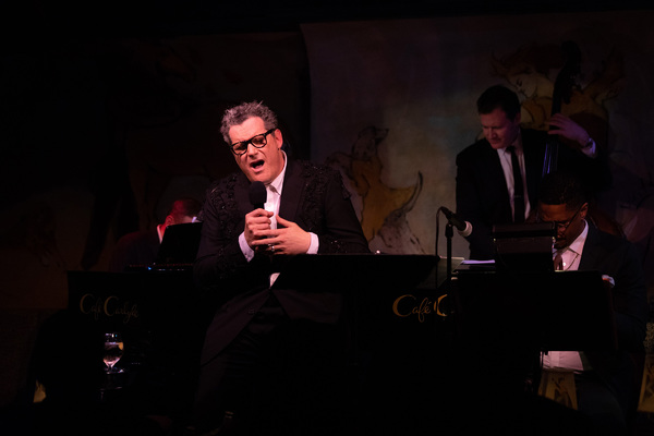 Photo Flash: Isaac Mizrahi Performs at Cafe Carlyle 