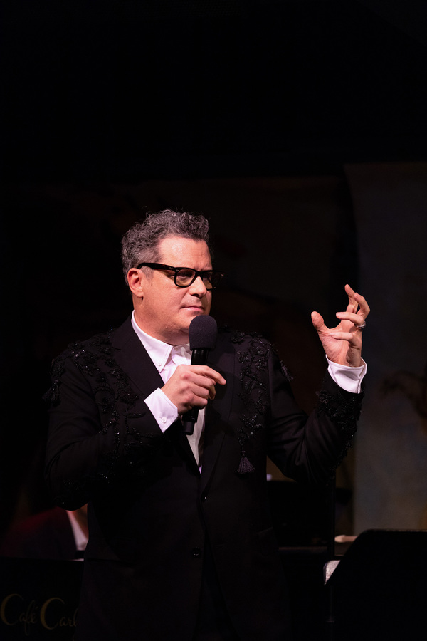 Photo Flash: Isaac Mizrahi Performs at Cafe Carlyle Image