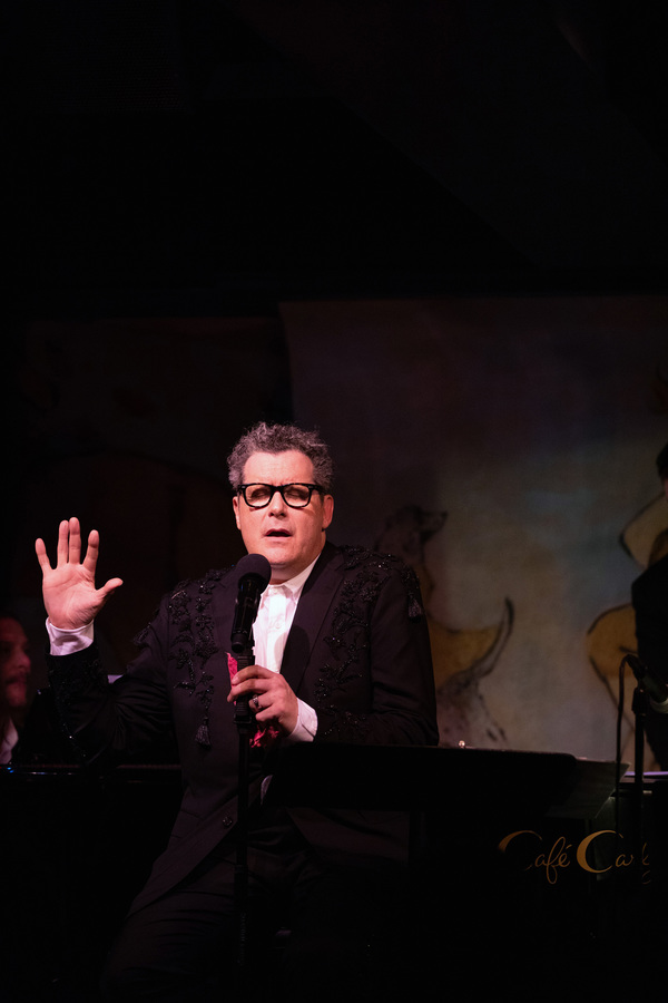 Photo Flash: Isaac Mizrahi Performs at Cafe Carlyle Image