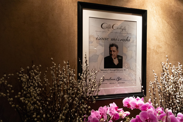 Photo Flash: Isaac Mizrahi Performs at Cafe Carlyle 