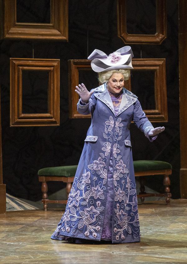 Photo Flash: Kathleen Turner Makes Her Operatic Debut in LA FILLE DU REGIMENT Image