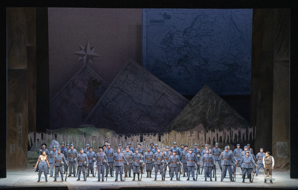 Photo Flash: Kathleen Turner Makes Her Operatic Debut in LA FILLE DU REGIMENT Image
