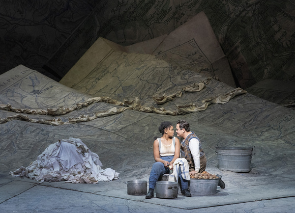 Photo Flash: Kathleen Turner Makes Her Operatic Debut in LA FILLE DU REGIMENT Image