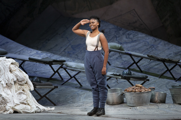 Photo Flash: Kathleen Turner Makes Her Operatic Debut in LA FILLE DU REGIMENT Image