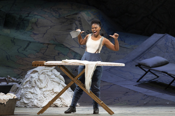 Photo Flash: Kathleen Turner Makes Her Operatic Debut in LA FILLE DU REGIMENT Image