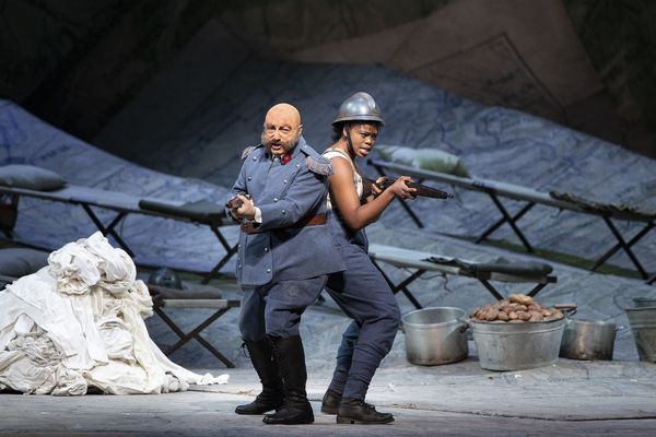 Photo Flash: Kathleen Turner Makes Her Operatic Debut in LA FILLE DU REGIMENT Image