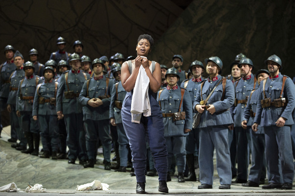 Photo Flash: Kathleen Turner Makes Her Operatic Debut in LA FILLE DU REGIMENT 