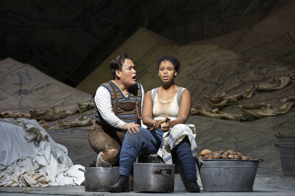 Photo Flash: Kathleen Turner Makes Her Operatic Debut in LA FILLE DU REGIMENT Image