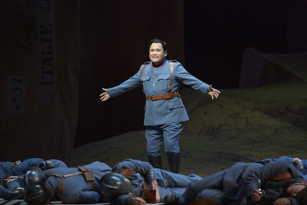 Photo Flash: Kathleen Turner Makes Her Operatic Debut in LA FILLE DU REGIMENT Image