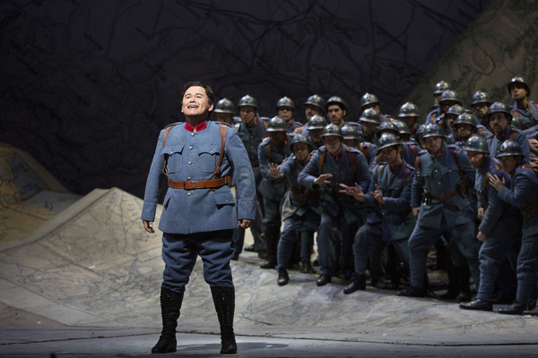 Photo Flash: Kathleen Turner Makes Her Operatic Debut in LA FILLE DU REGIMENT Image