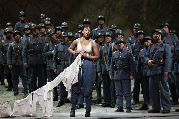 Photo Flash: Kathleen Turner Makes Her Operatic Debut in LA FILLE DU REGIMENT Image