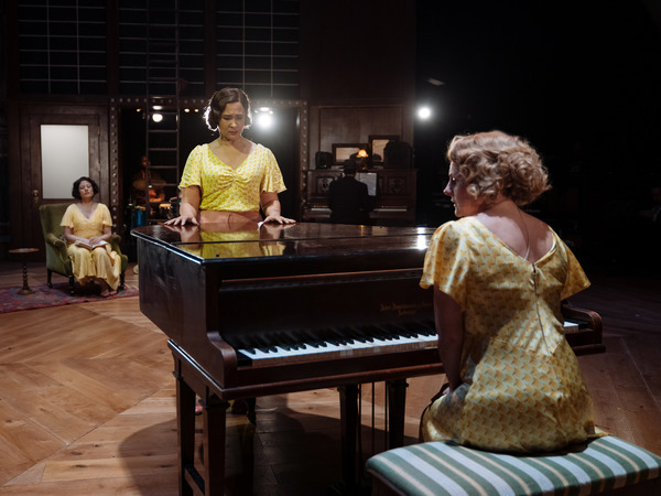 Photo Flash: First Look at THE AMERICAN CLOCK at The Old Vic Image