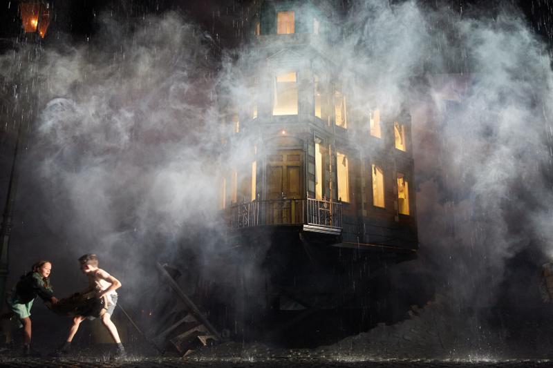 Review: AN INSPECTOR CALLS at Chicago Shakespeare Theater Image