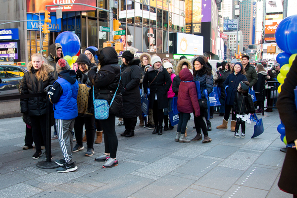 Photo Coverage: Joey McIntyre, Caitlin Kinnunen & Isabelle McCalla Help Kick Off Kids Night on Broadway in Times Square!  Image