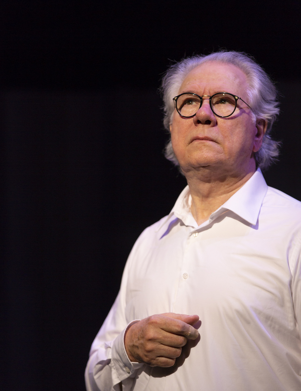 Photo Flash: First Look at Lincoln Center Theater's NANTUCKET SLEIGH RIDE Image