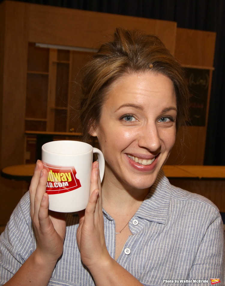 Wake Up With BWW 2/28: AIN'T TOO PROUD and KING LEAR Begin Previews, and More! Image