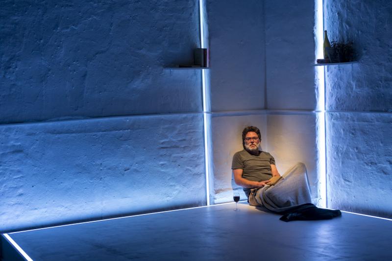 Review: Obvious and Subtle Addiction Are Explored in New Australian Play DEAD CAT BOUNCE Image