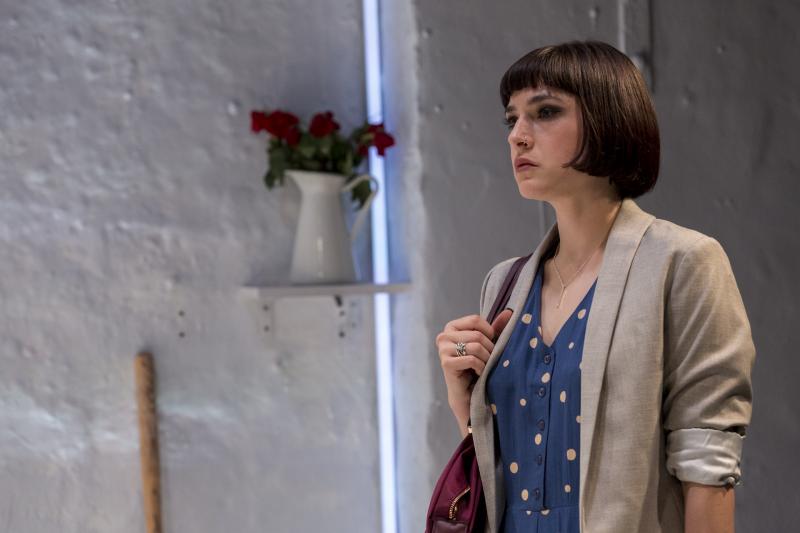 Review: Obvious and Subtle Addiction Are Explored in New Australian Play DEAD CAT BOUNCE Image