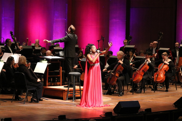 Photo Flash: N'Kenge Performs With the Houston Symphony Orchestra Image