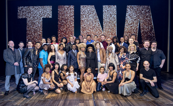 Tina Turner and the cast of TINA Das Musical Photo