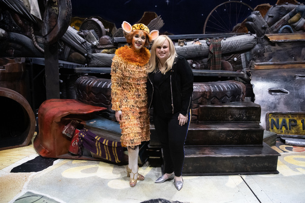 Photo Flash: Rebel Wilson Visits CATS in Los Angeles 