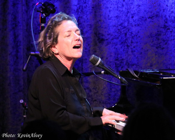 Photo Flash: Victoria Shaw Returns to Birdland Image