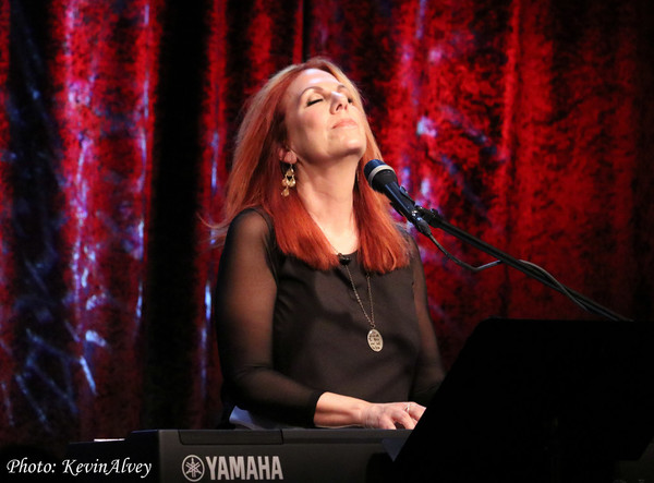 Photo Flash: Victoria Shaw Returns to Birdland  Image