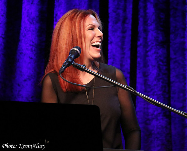 Photo Flash: Victoria Shaw Returns to Birdland  Image