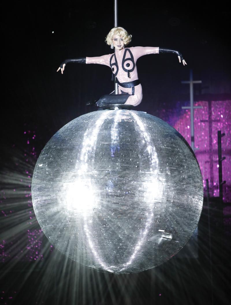 Review: O FRENETICO DANCIN DAYS Opens at Teatro OPUS Image