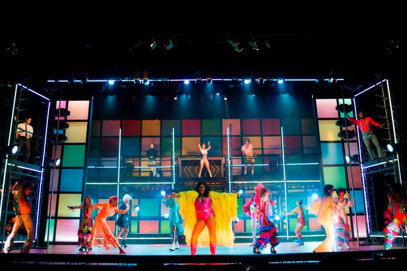 Review: O FRENETICO DANCIN DAYS Opens at Teatro OPUS Image