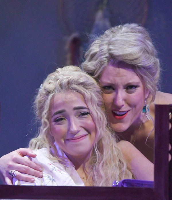 Photo Flash: First Look At MAMMA MIA! At Arizona Broadway Theatre! Image