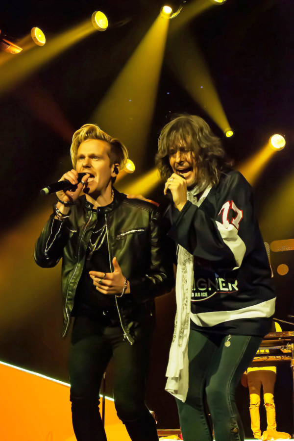 Photo Flash: Star Of JUKEBOX HERO Musical Crashes Foreigner Concert With Surprise Guest Appearance Image