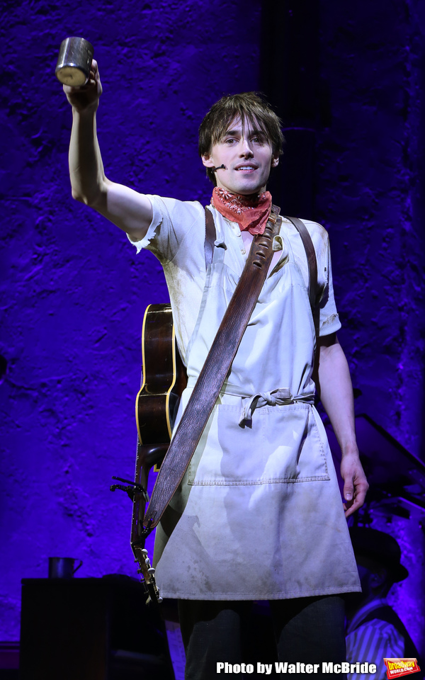 Reeve Carney  Photo