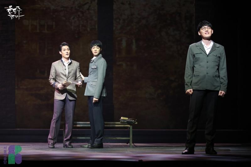 Review: Songs of Hope During Tragedy, SHOOTING AT THE MOON, YUN DONG-JU at CJ Towol Theatre In Seoul Arts Center 