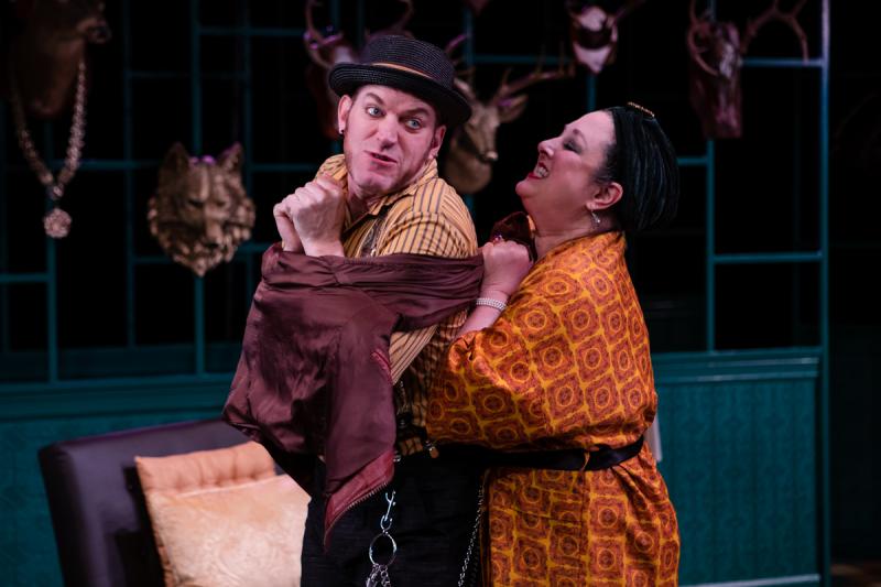 Review: Join the Party with Seattle Shakes' Uproarious SHE STOOPS TO CONQUER 