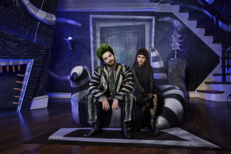 Wake Up With BWW 3/28: BEETLEJUICE Begins Previews & More! Image