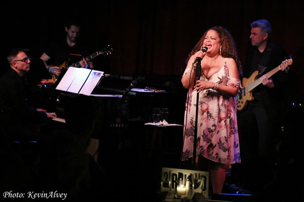 Photo Flash: Natalie Douglas Thrills at Birdland Image