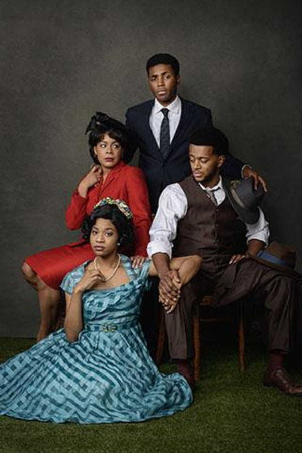 Photo Flash: TimeLine Theatre Company Presents TOO HEAVY FOR YOUR POCKET Image